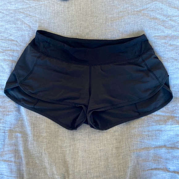 Lululemon speed up short, low rise, 2.5” inseam, size 8 - Picture 1 of 3